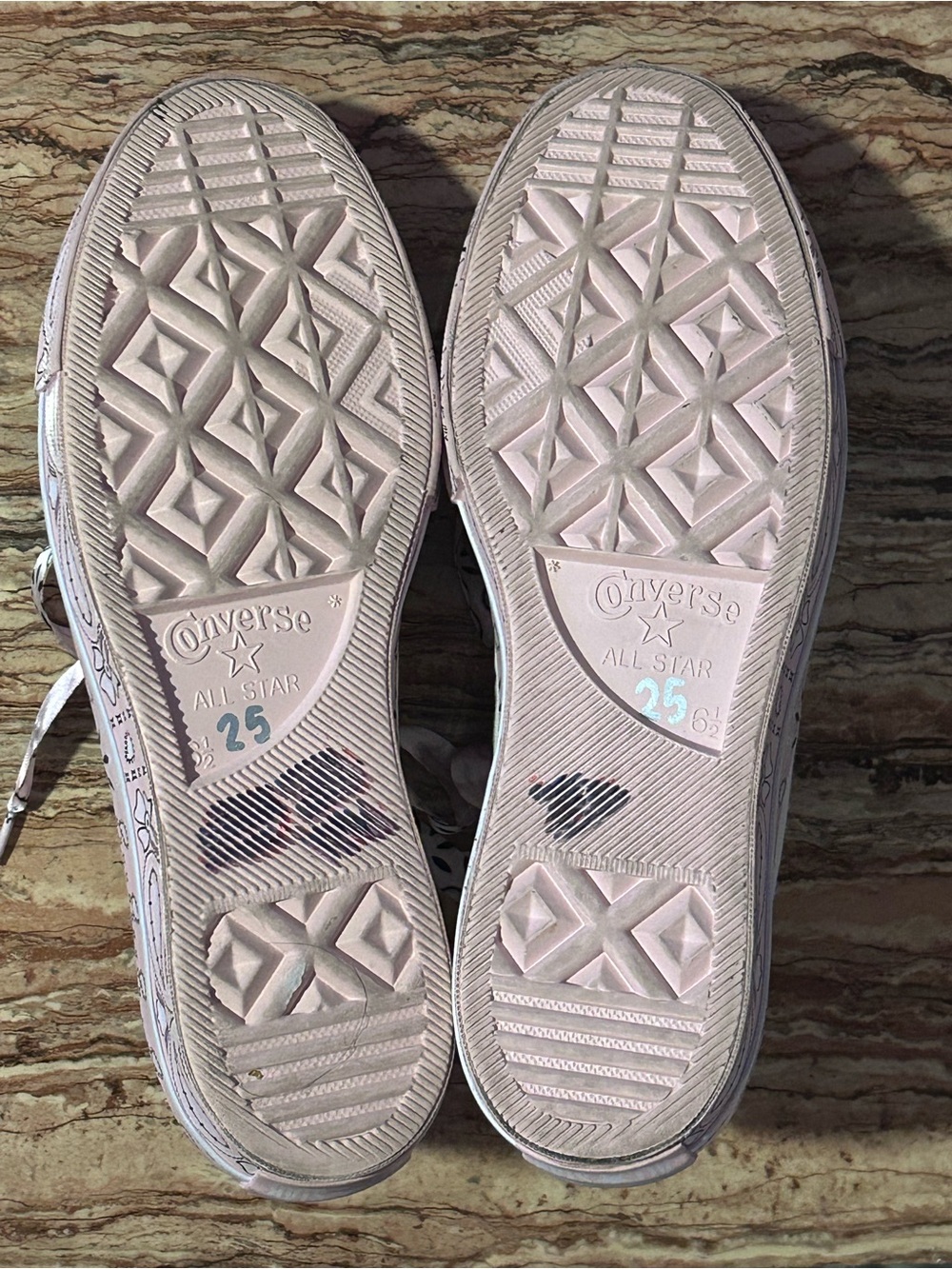 Miley Cyrus x Converse
Bandana Low-Top Sneakers - Excellent Condition - Picture 9 of 10